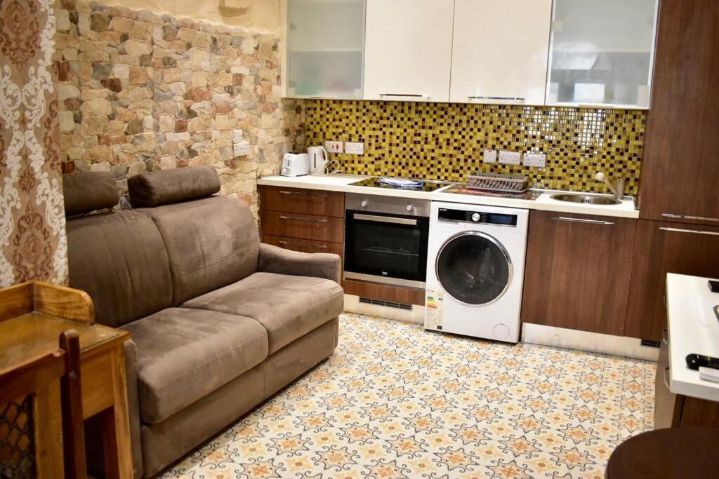 City Centre Pied-A-Terre Near Food Market And Walking Distance To Bus Terminus Valeta Exterior foto