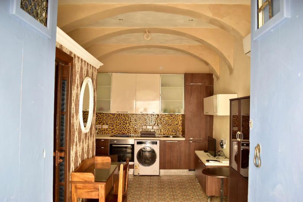 City Centre Pied-A-Terre Near Food Market And Walking Distance To Bus Terminus Valeta Exterior foto